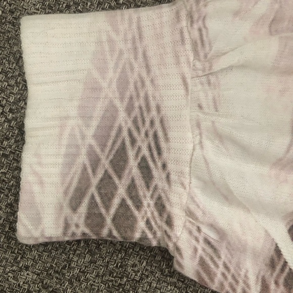 Peacock feather themed super soft scoop neck, 3/4 sleeve top size Small - Picture 5 of 6